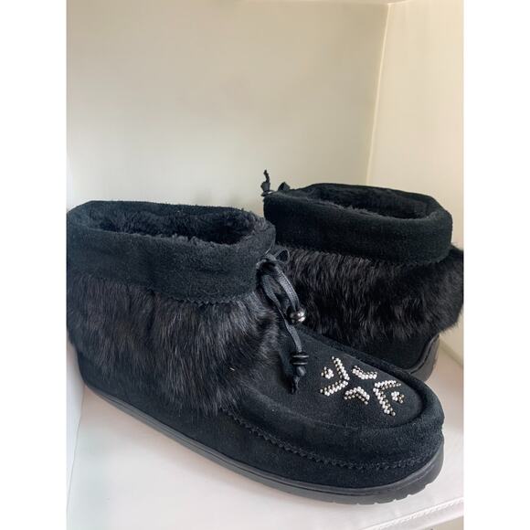 Manitobah Mukluks Black Suede Slip-On Ankle Moccasin Fur Booties Waterproof - Picture 1 of 8